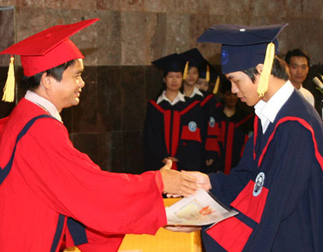 Thủ khoa đại học ngày ấy và bây giờ